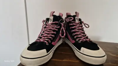 Zapatillas altas negras con rosado - miniatura 1