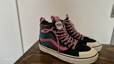 Zapatillas altas negras con rosado - miniatura 2