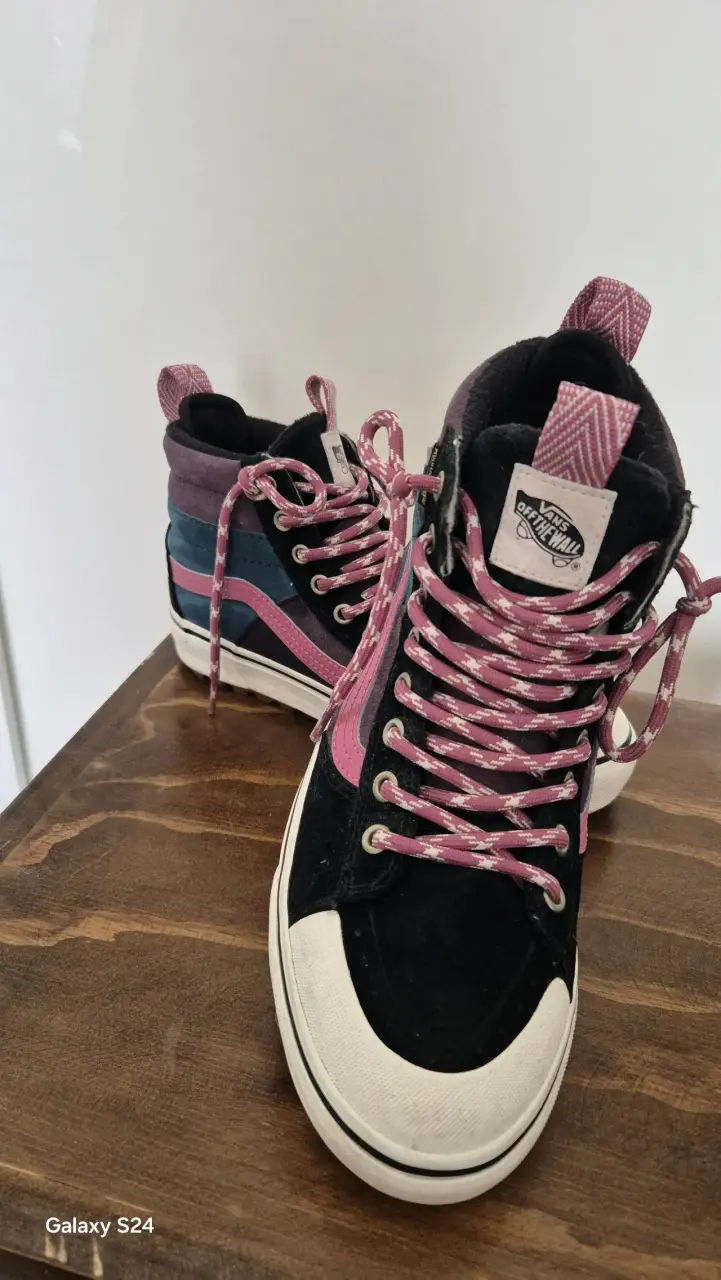 Zapatillas altas negras con rosado - 3