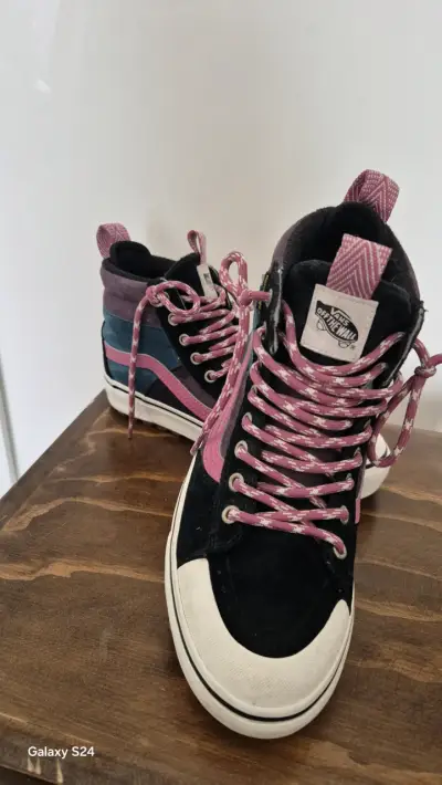 Zapatillas altas negras con rosado - miniatura 3