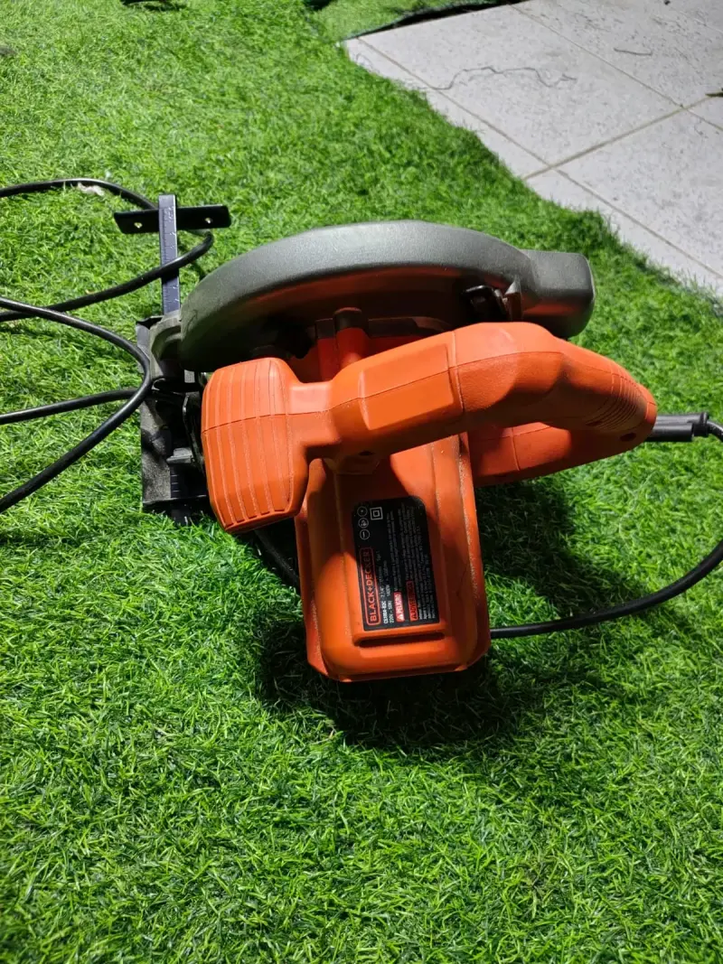 Sierra circular Black+Decker naranja - 1