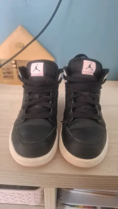 Zapatillas negras deportivas - miniatura 1