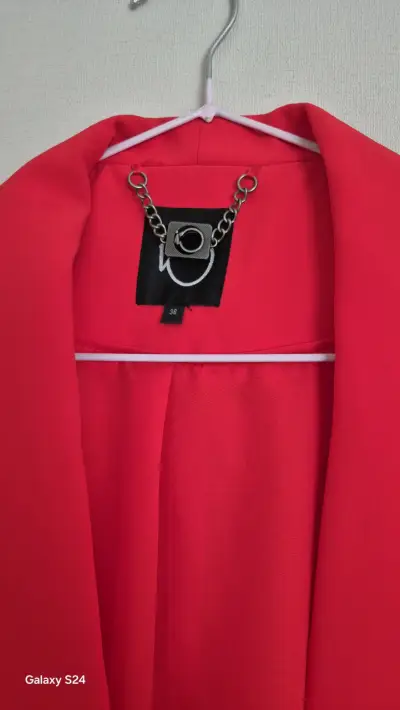 Blazer rojo elegante - miniatura 2