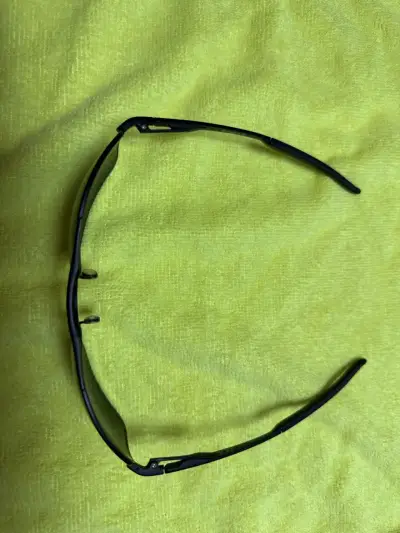 Gafas de sol negras estilo aviador - miniatura 4
