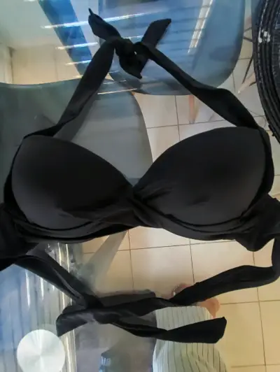 Top bikini negro cruzado - miniatura 3