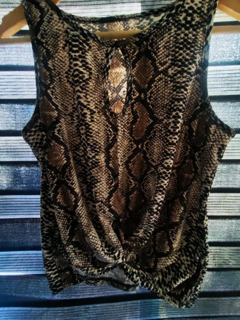 Blusa animal print sin mangas - 2