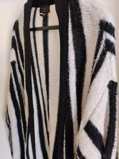 Chaqueta rayada blanco y negro cardigan - miniatura 3