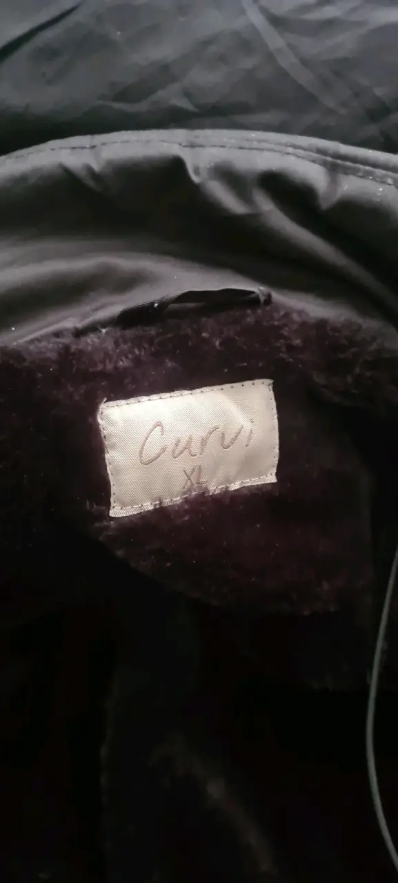 Chaqueta negra con capucha - 2