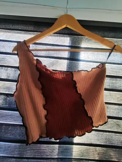 Crop top acanalado color bloque - miniatura 1