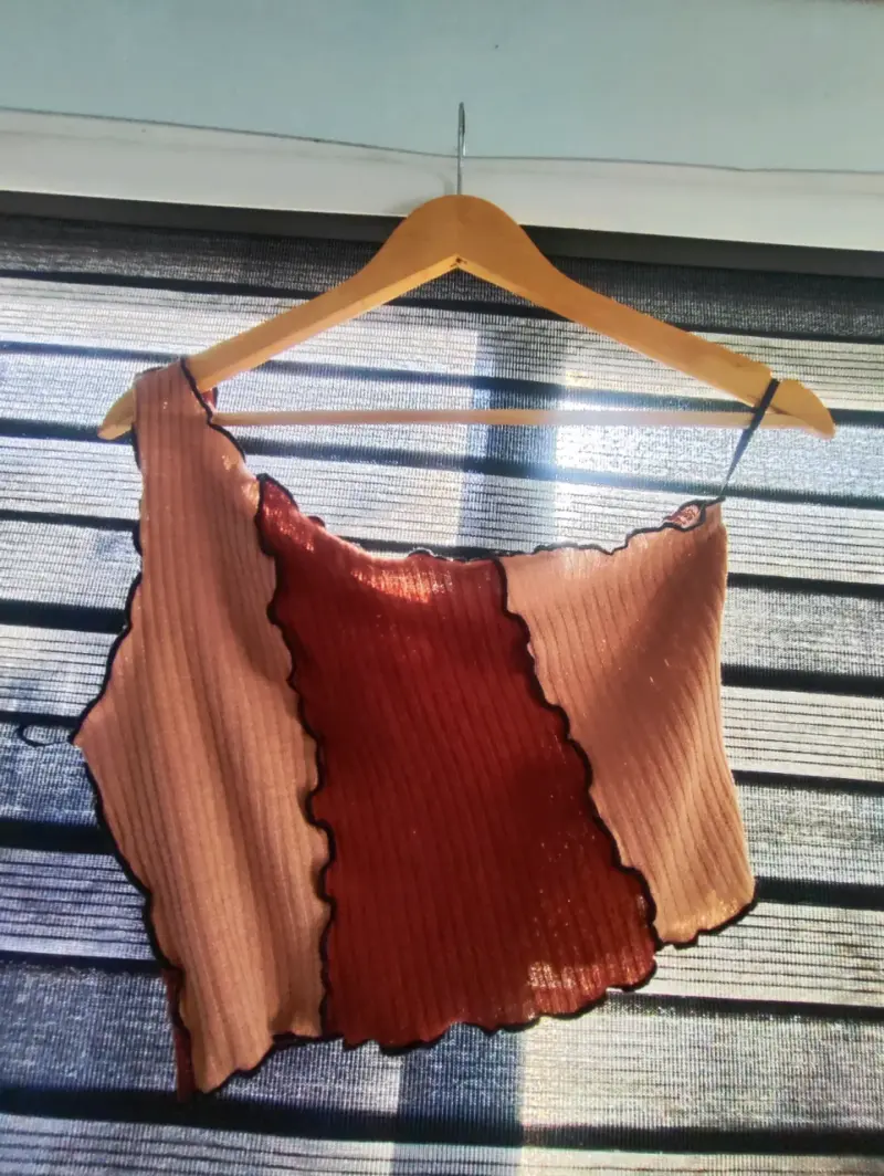 Crop top acanalado color bloque - 3