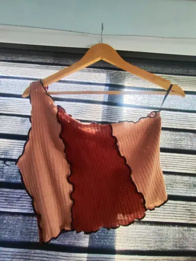 Crop top acanalado color bloque - miniatura 3
