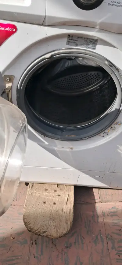 Lavadora secadora LG 2 en 1 - miniatura 2