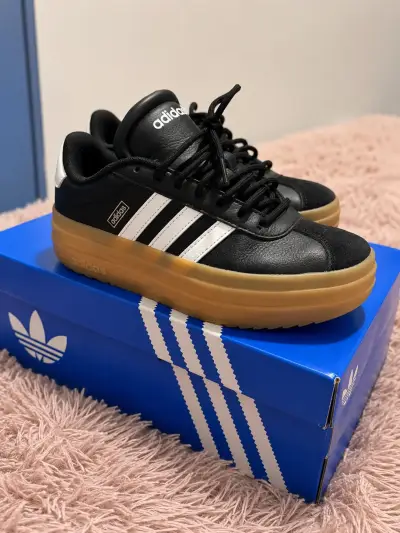 Zapatillas Adidas negras - miniatura 1