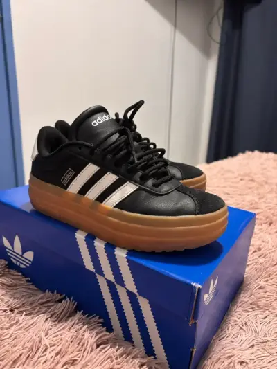 Zapatillas Adidas negras - miniatura 2