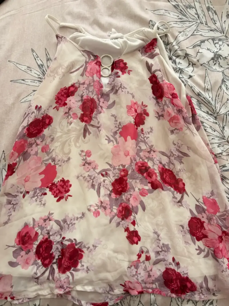 Polera floral con tirantes