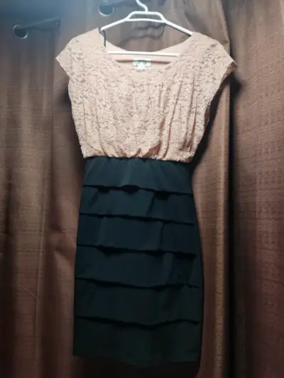 Vestido encaje beige y negro - miniatura 1
