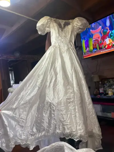 Vestido de novia con encaje - miniatura 2