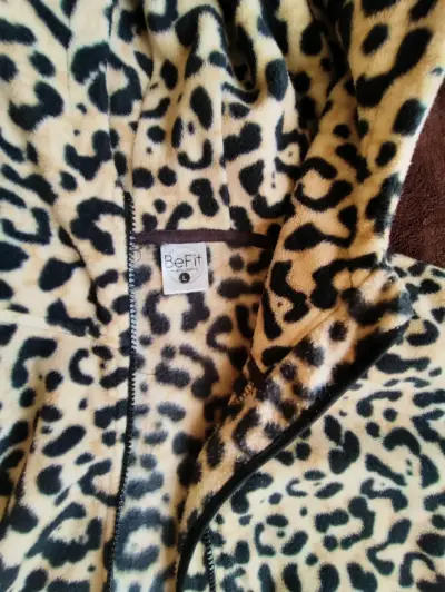Polerón animal print con capucha - miniatura 2