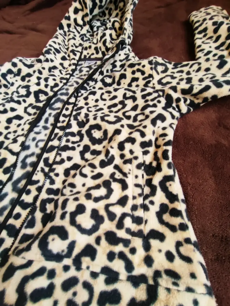 Polerón animal print con capucha - 3