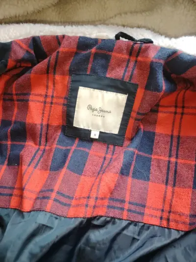 Parka acolchada con capucha - miniatura 3
