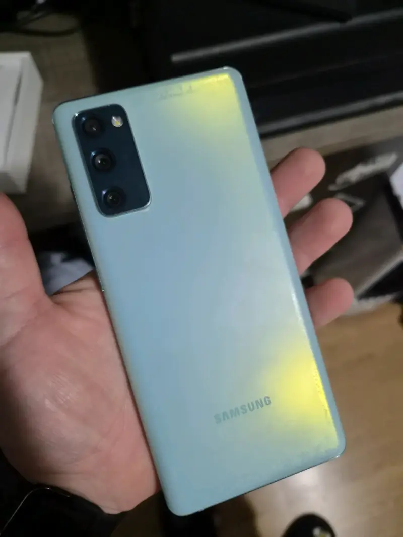 Samsung S20 FE 5G usado - 3