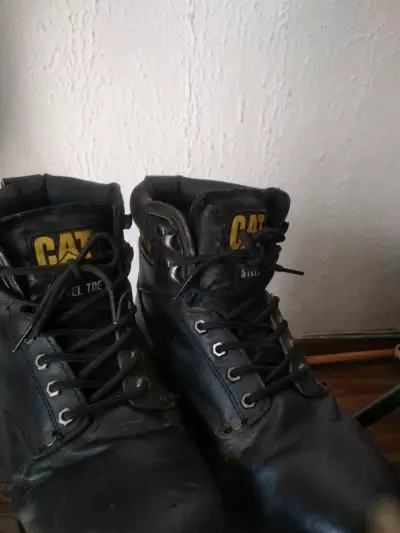 Botas CAT negras resistentes - miniatura 2
