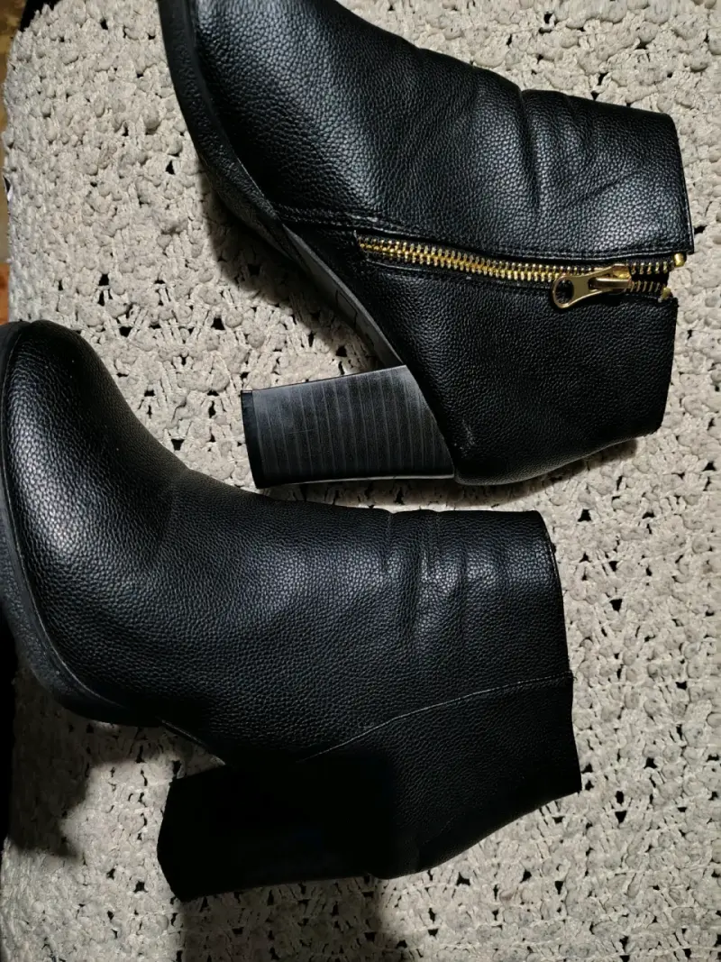 Botines negros de cuero con cierre - 2