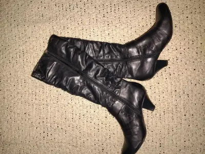 Botas negras de cuero sintético - miniatura 2