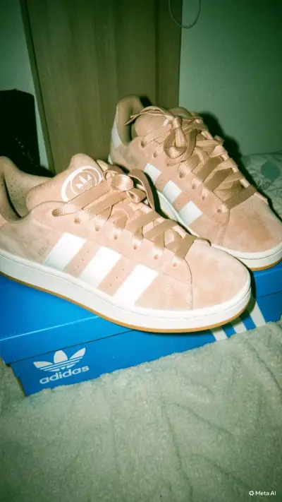Zapatillas Adidas beige y blancas campus. - miniatura 1