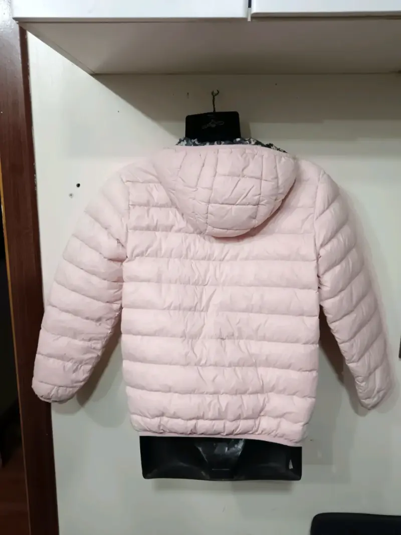Chaqueta acolchada y reversible rosada - 1