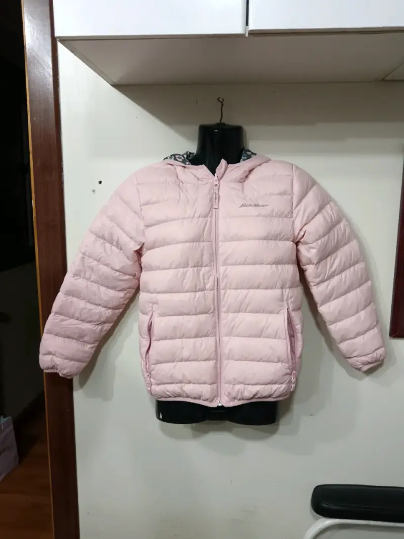 Chaqueta acolchada y reversible rosada - 2