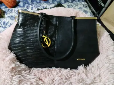 Cartera negra elegante - miniatura 1
