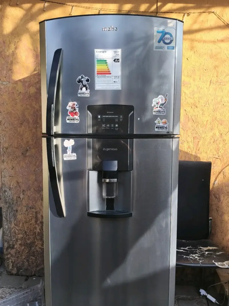 Refrigerador Mabe con dispensador - 1