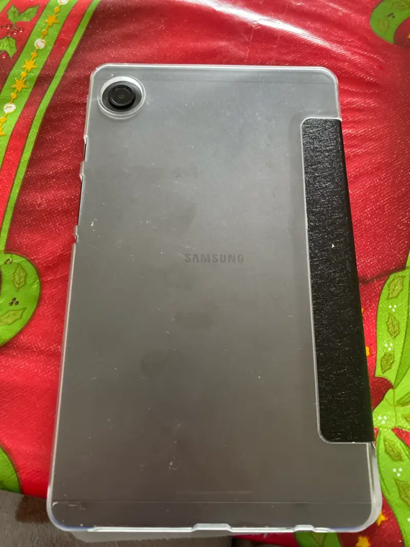 Tablet con funda protectora - 2