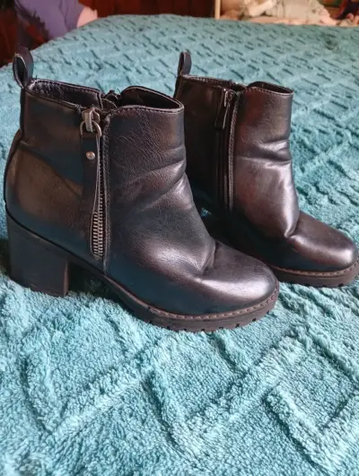 Botines negros de cuero - miniatura 1