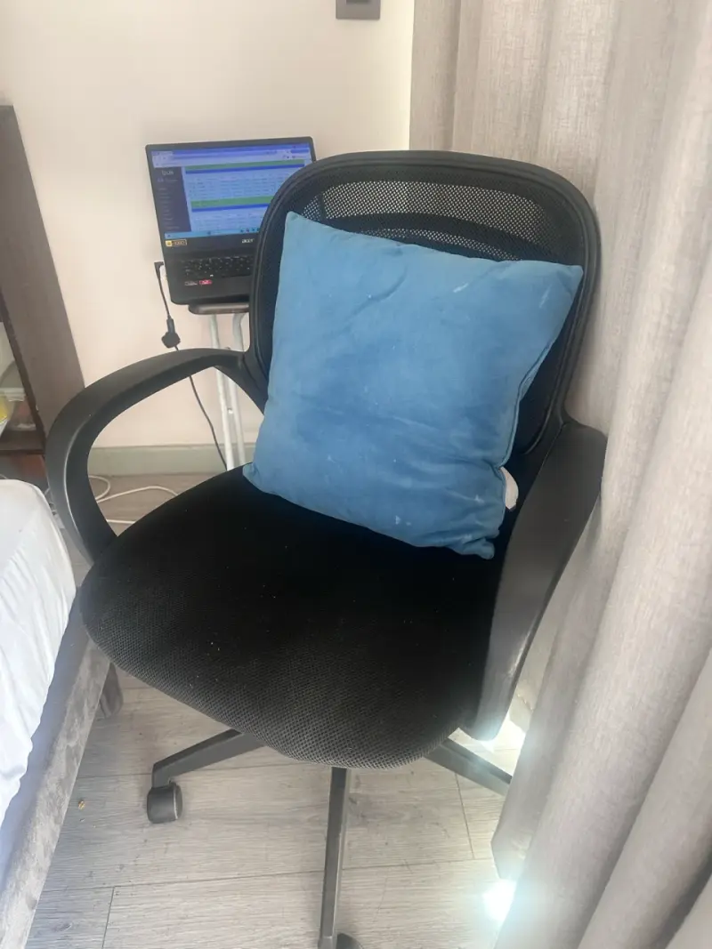 Silla de oficina ergonómica negra - 1