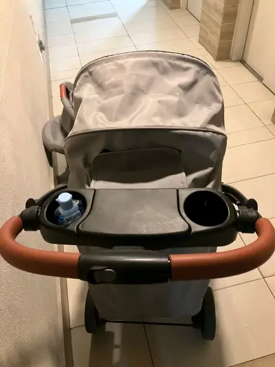 Coche de bebé plegable gris - miniatura 4