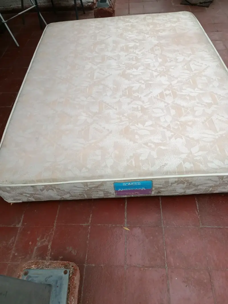 Conjunto cama y colchón beige - 2