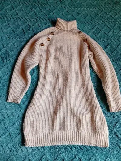 Sweater de lana beige con botones - miniatura 1