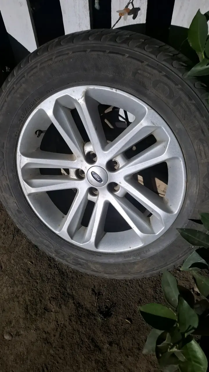 Rueda de aleación Ford usada 245/60 R18 - 3
