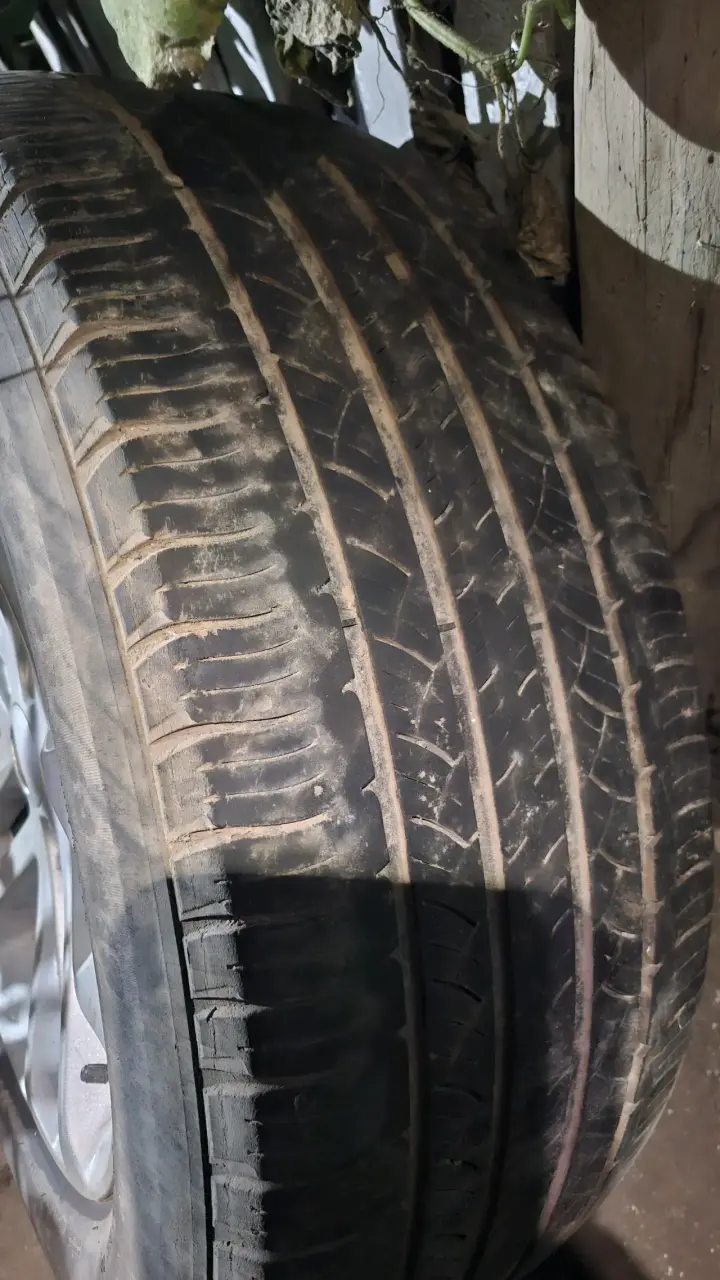 Rueda de aleación Ford usada 245/60 R18 - 4