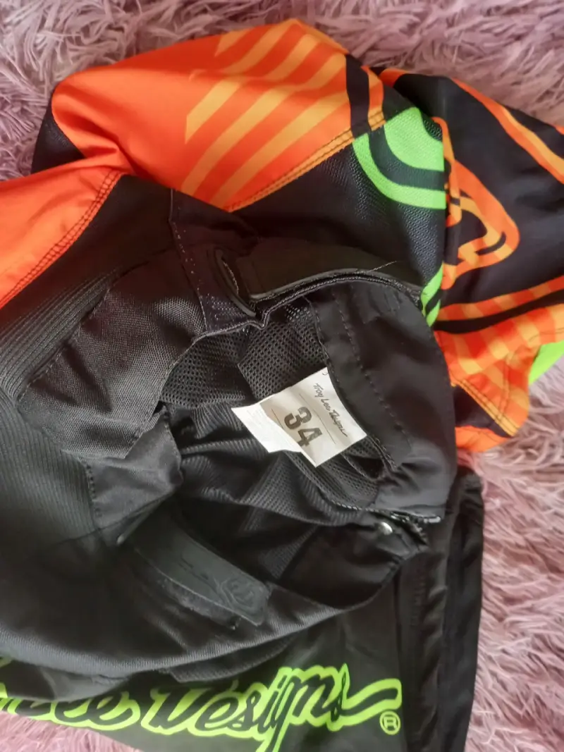 Short deportivo negro y naranja - 3