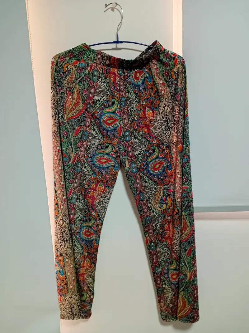 Pantalones estampados coloridos