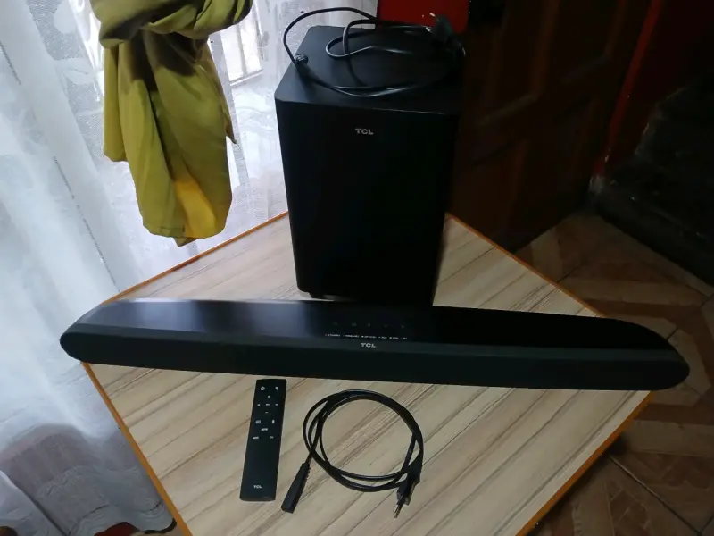 Barra de sonido TCL con subwoofer - 1