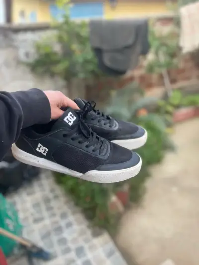 Zapatillas DC negras usadas - miniatura 1