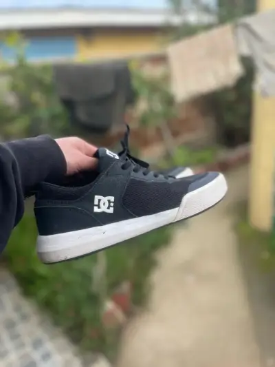Zapatillas DC negras usadas - miniatura 2