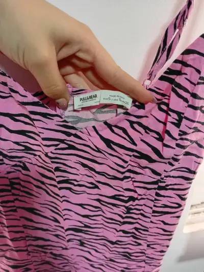 Vestido rosado con estampado cebra - miniatura 2