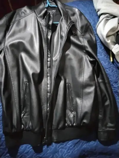 Chaqueta de cuero negra - miniatura 2