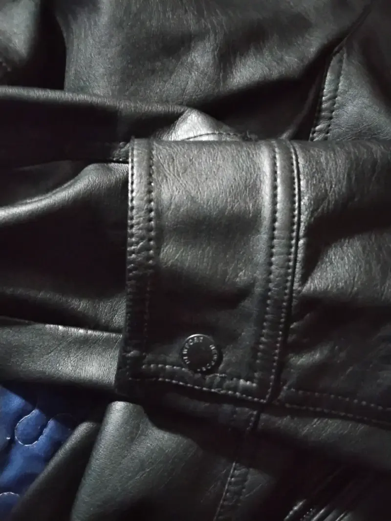 Chaqueta de cuero negra - 4