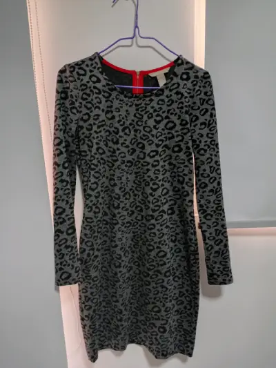 Vestido de leopardo gris con negro - miniatura 1